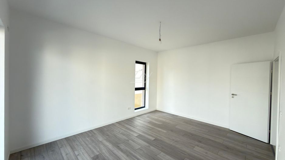 Bloc finalizat la asfalt. Decomandat. Etaj 1. Loc de parcare. - Poză 2