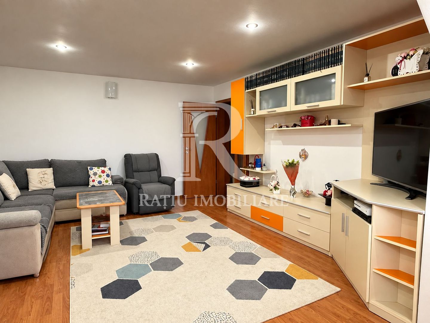 Apartament 3 camere | Zona Cantemir | 70 mp | - Poză 2