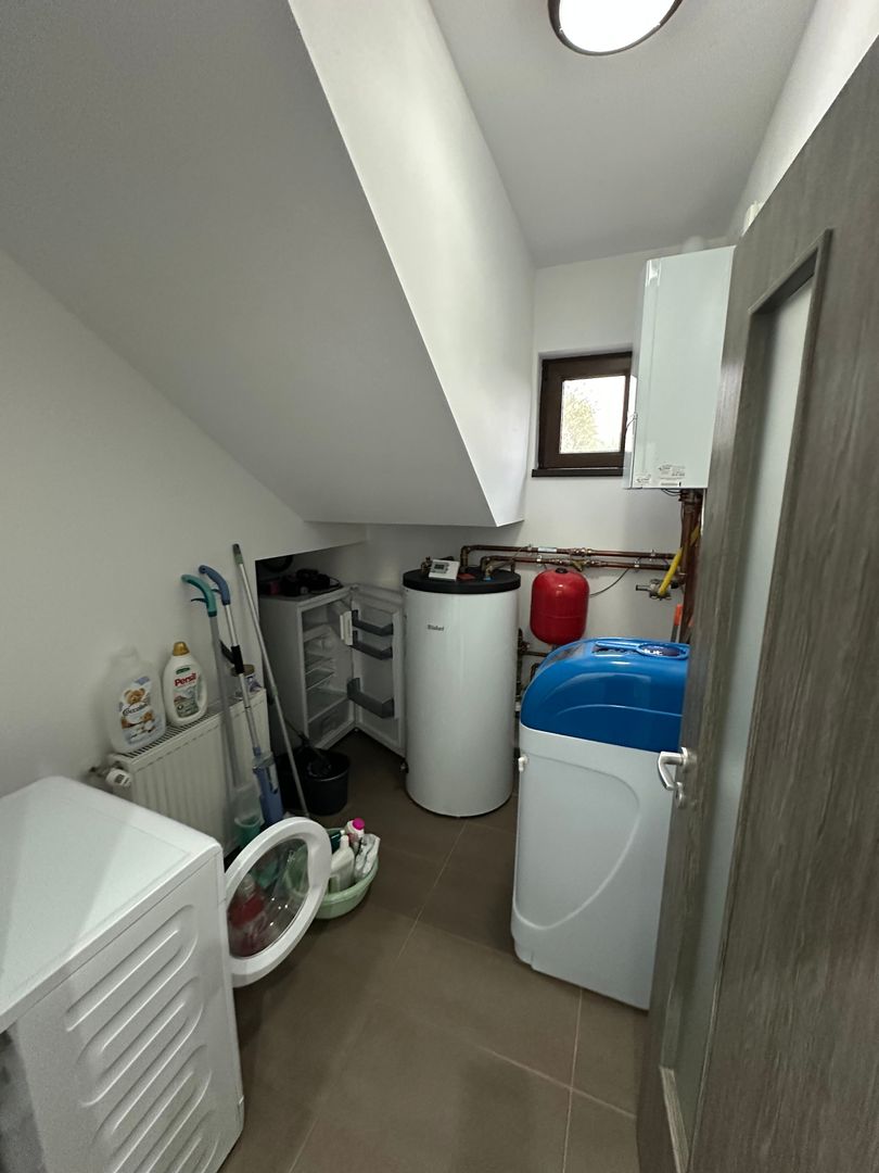 Casă / Vilă cu 4 camere de închiriat în zona Aradului - Poză 7