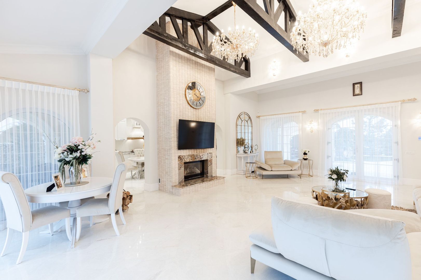 Vila deosebita langa pădure în Tunari - Poză 3