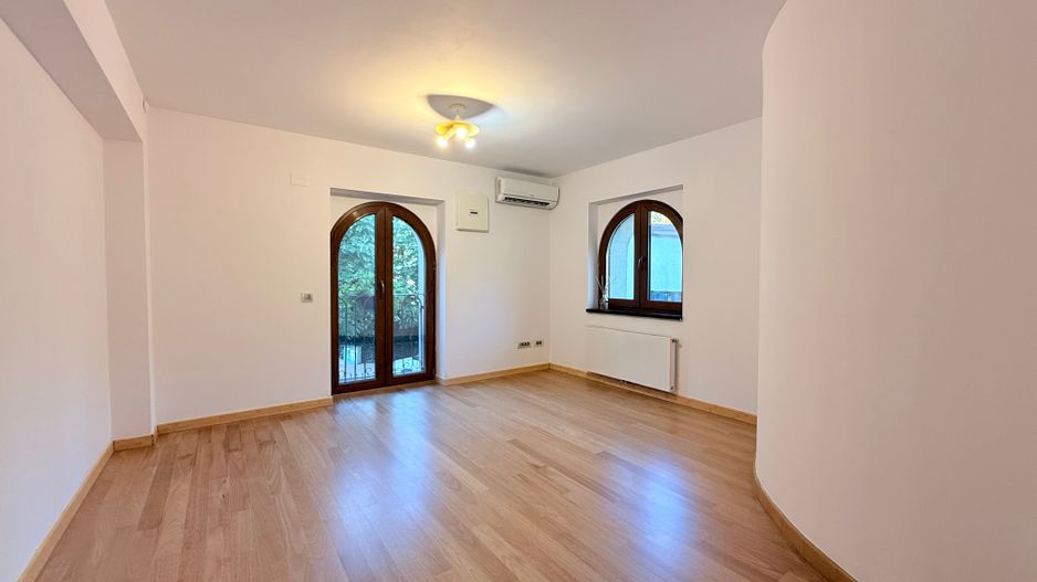 Vilă elegantă cu teren de aproximativ 1.000 mp - Poză 20