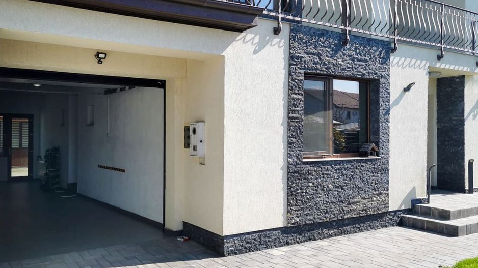 Descoperă Eleganța și Rafinamentul: Vila de Vis pe un lot generos - Poză 3