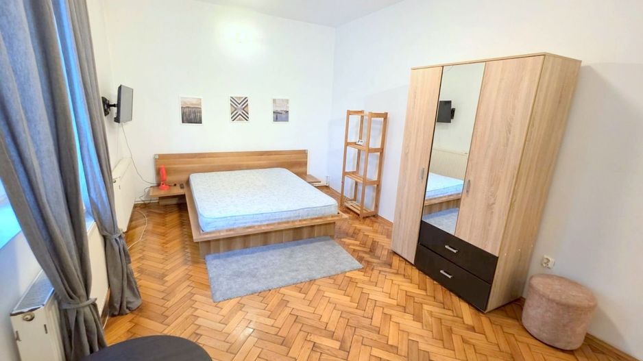 De inchiriat apartament cu o camera ultracentral, et. 1, 320 euro - Poză 1