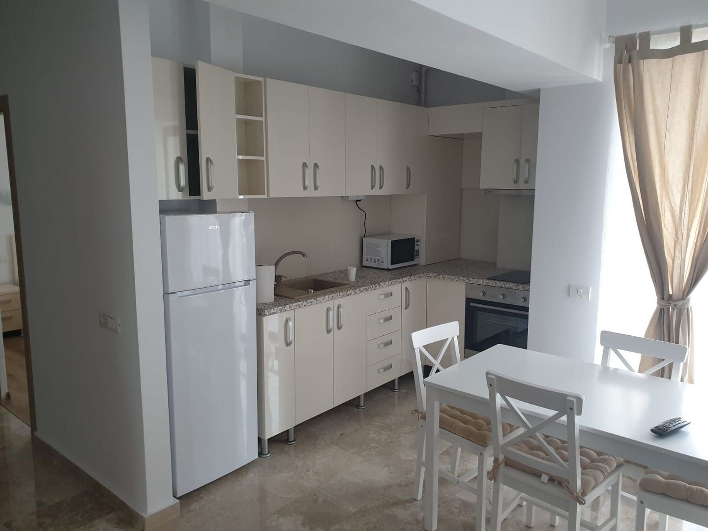 BRASADAS Inchiriaza Ap 2 camere, zona unirii - Poză 3