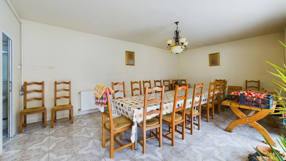 Casă situată Central în Dumbrăvița - Poză 24