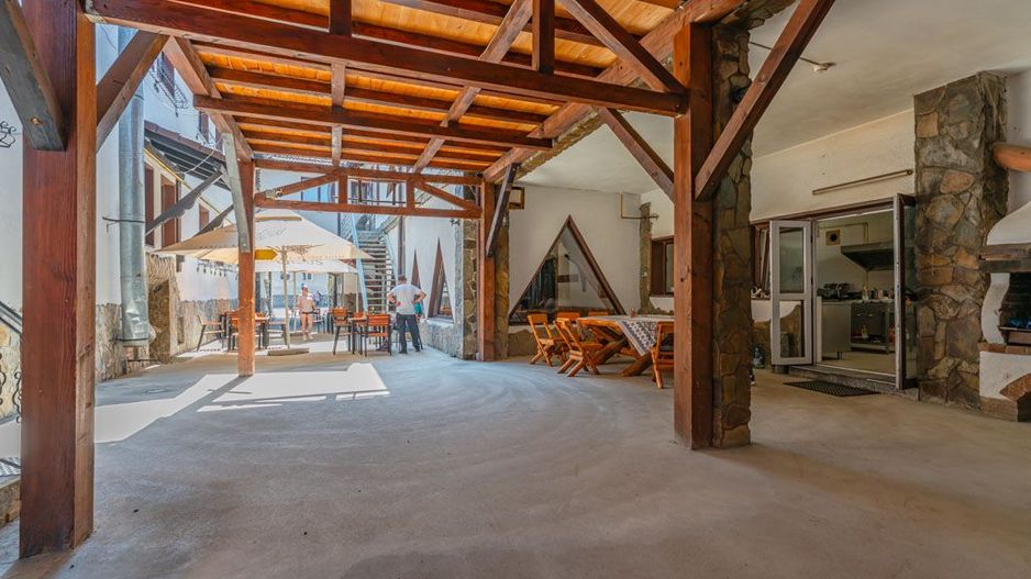 Pensiune Rosenau de vânzare - Afacere la cheie lângă Cetatea Râșnov - Poză 14