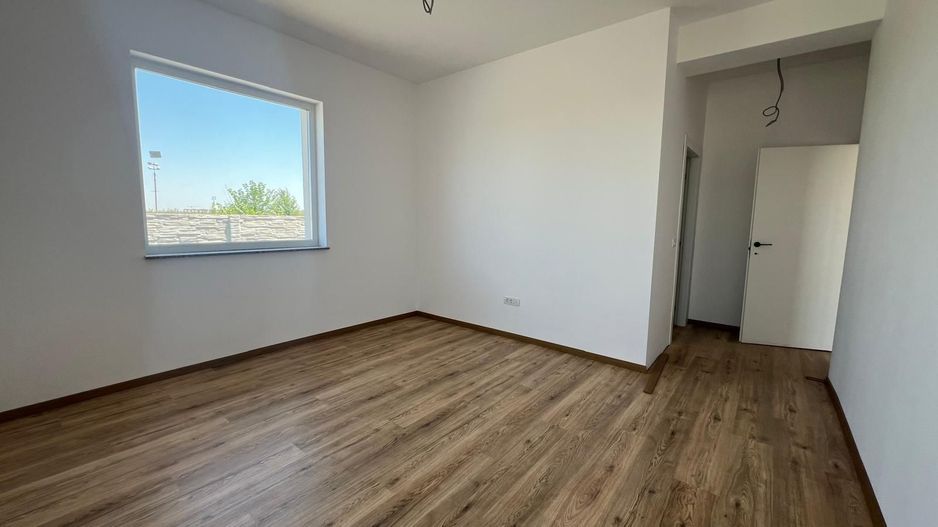 Casa parter Tunari 5 camere curte 500m2, UTILITATI, zona buna - Poză 3