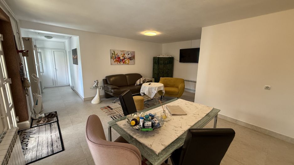 Apartament tip casă la curte, lângă pădure – Zărnești - Poză 12