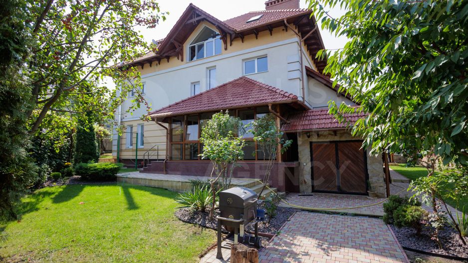 Chirie, casă, 6 camere, Strada Trifan Baltă, Centru - Poză 4