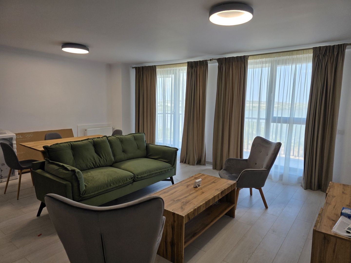 De închiriat – Apartament 2 camere cu vedere frontală la lac & loc de parcare - Poză 1