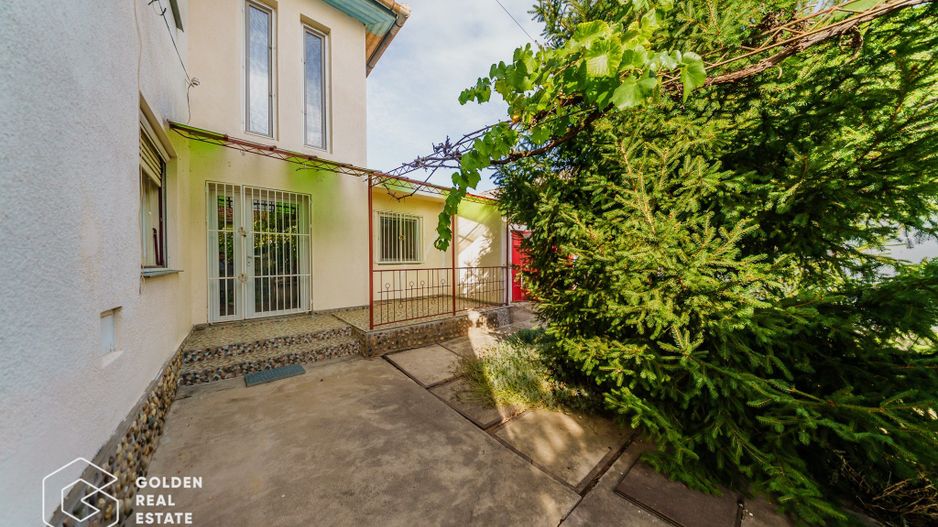 Vila superba, P+E,  Cuvin, 9 camere, 200 mp si teren 1300 mp plus anexa 3 camere - Poză 29