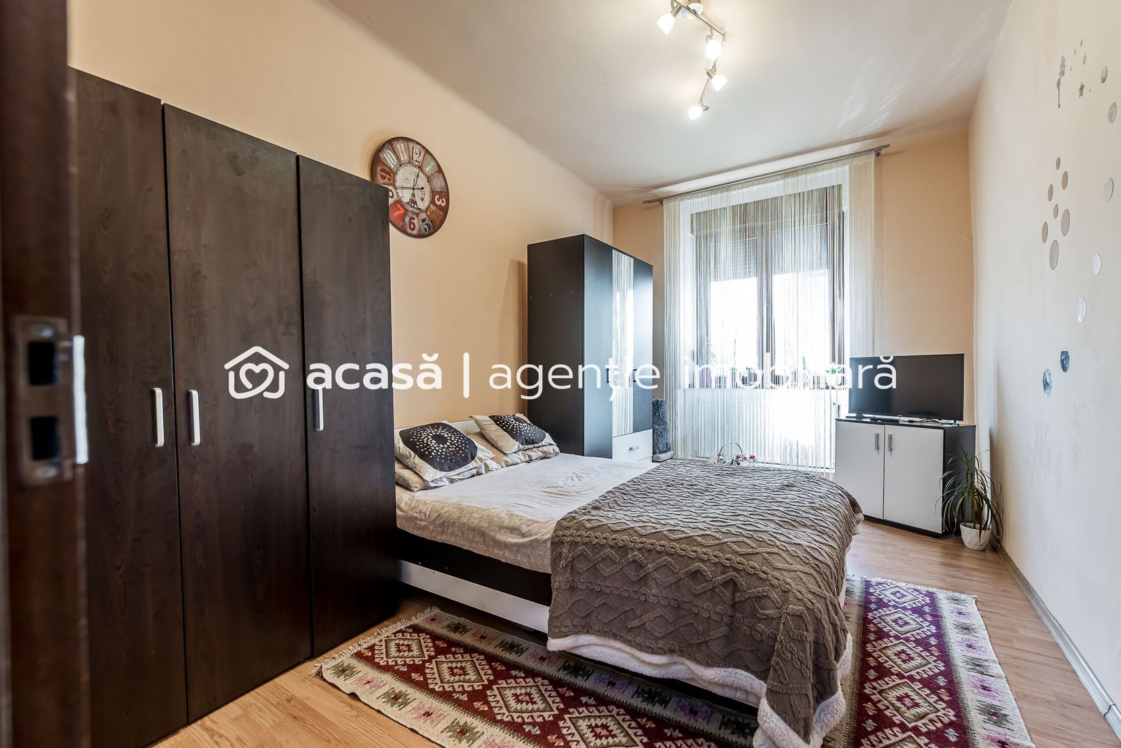 Apartament în centru cu acces auto și garaj propriu - Poză 4