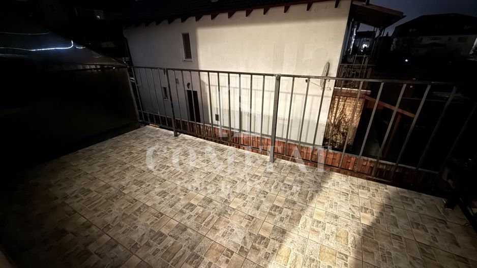 Casa înșiruită cu 4 camere | Parcare | Zona străzii A. Iancu Floresti - Poză 12