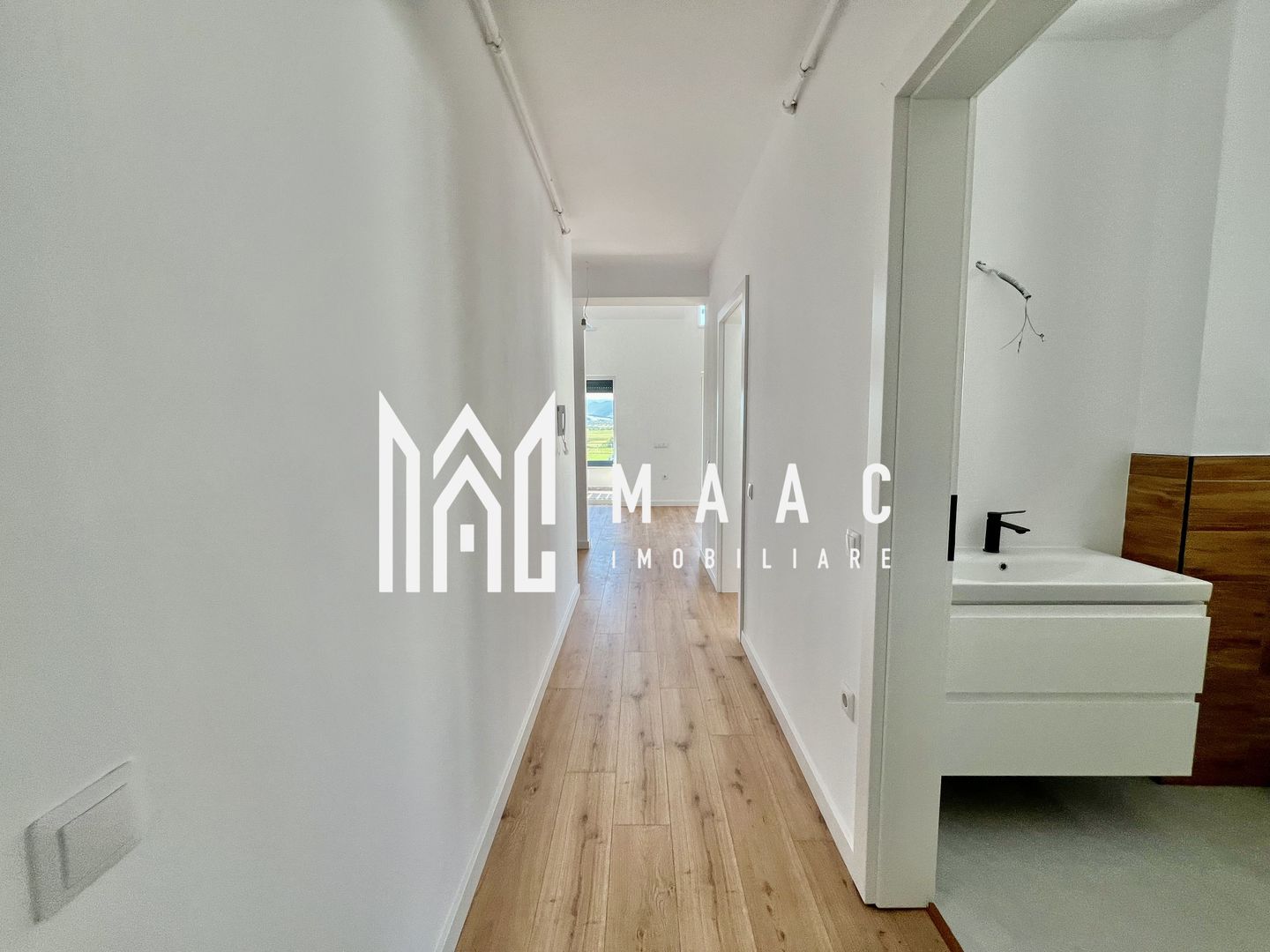 Penthouse Elegant pe 2 Niveluri cu Terasă și Vedere Superbă - Poză 4