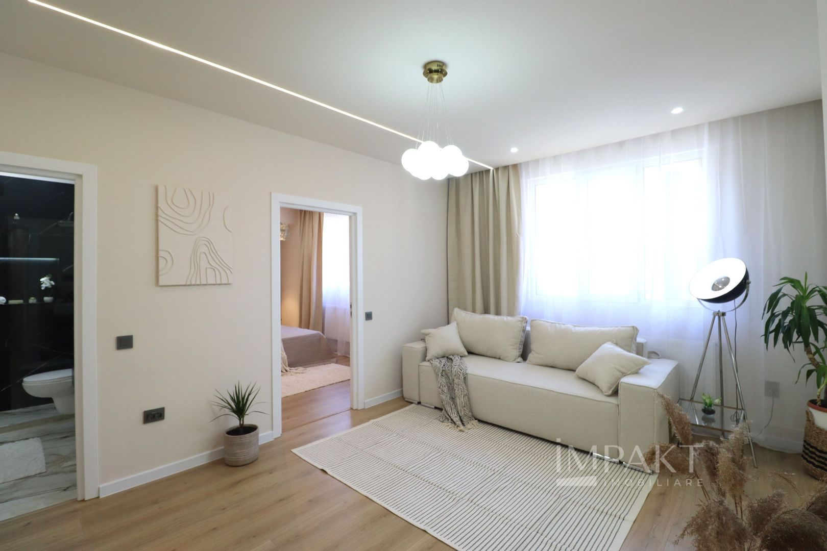 Apartament cu 2 camere,  ultrafinisat, zona Semicenrala! - Poză 2