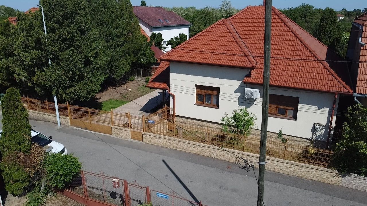 Oportunitate rara: Casa zona Titulescu cu teren generos 37.48 Ar - Poză 1