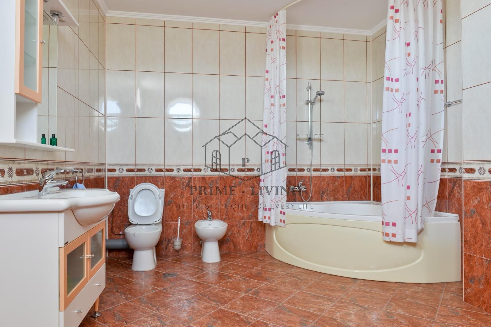 VILA DE LUX CU 6 DORMITOARE SI PISCINA + 800 MP CURTE LA INCHIRIRE - Poză 16