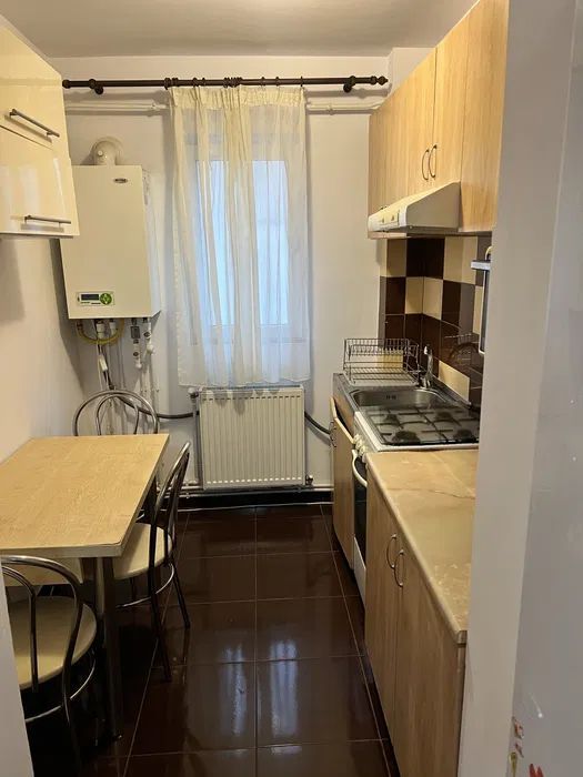 Aapratemt 3 camere si loc de paracare- et.3- 400euro-Mircea cel Batran - Poză 7