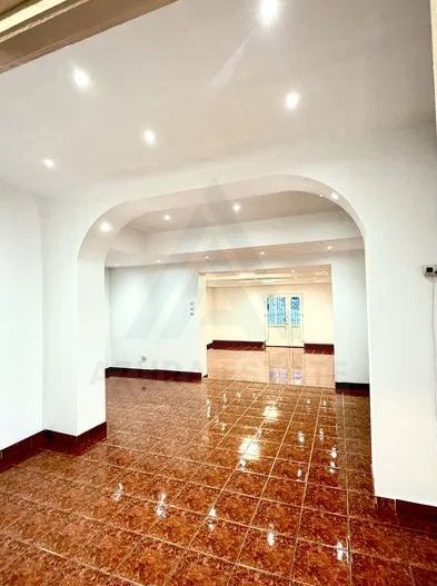 Spatiu comercial 80 mp utili 2 incaperi grup sanitar in Strand - Poză 3