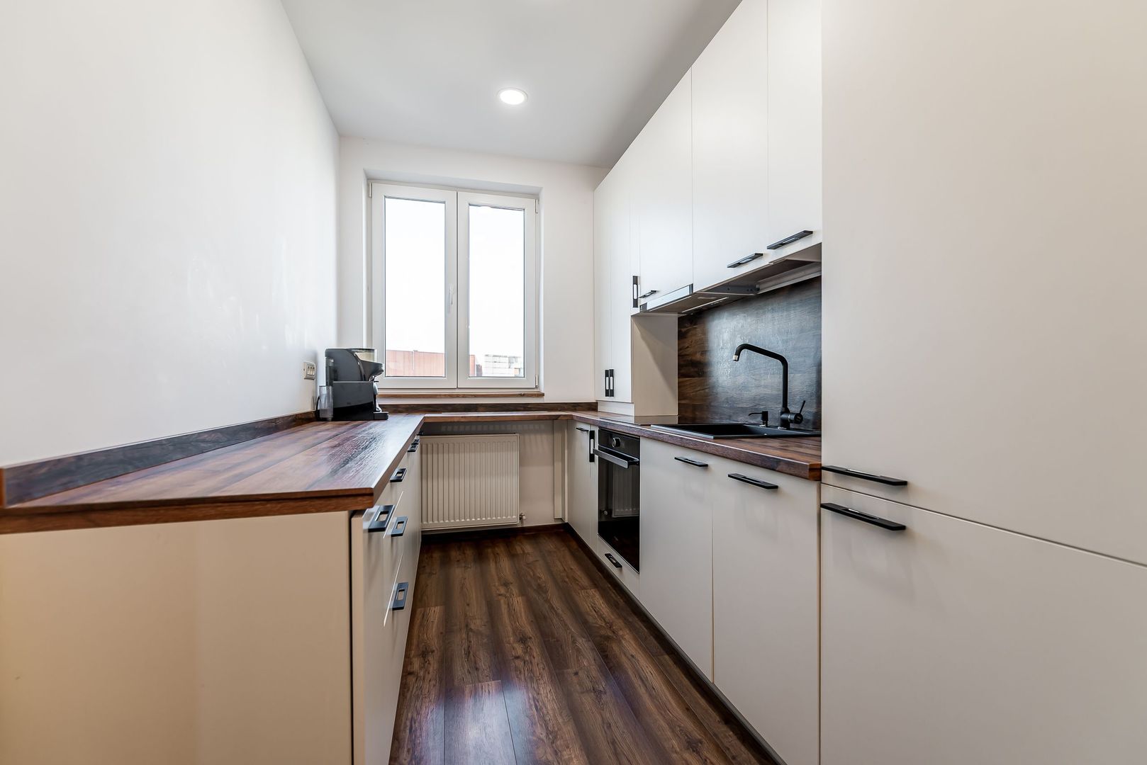 La câtiva pași de mal | 2 camere, 52 mp utili, bloc nou cu lift - Poză 5