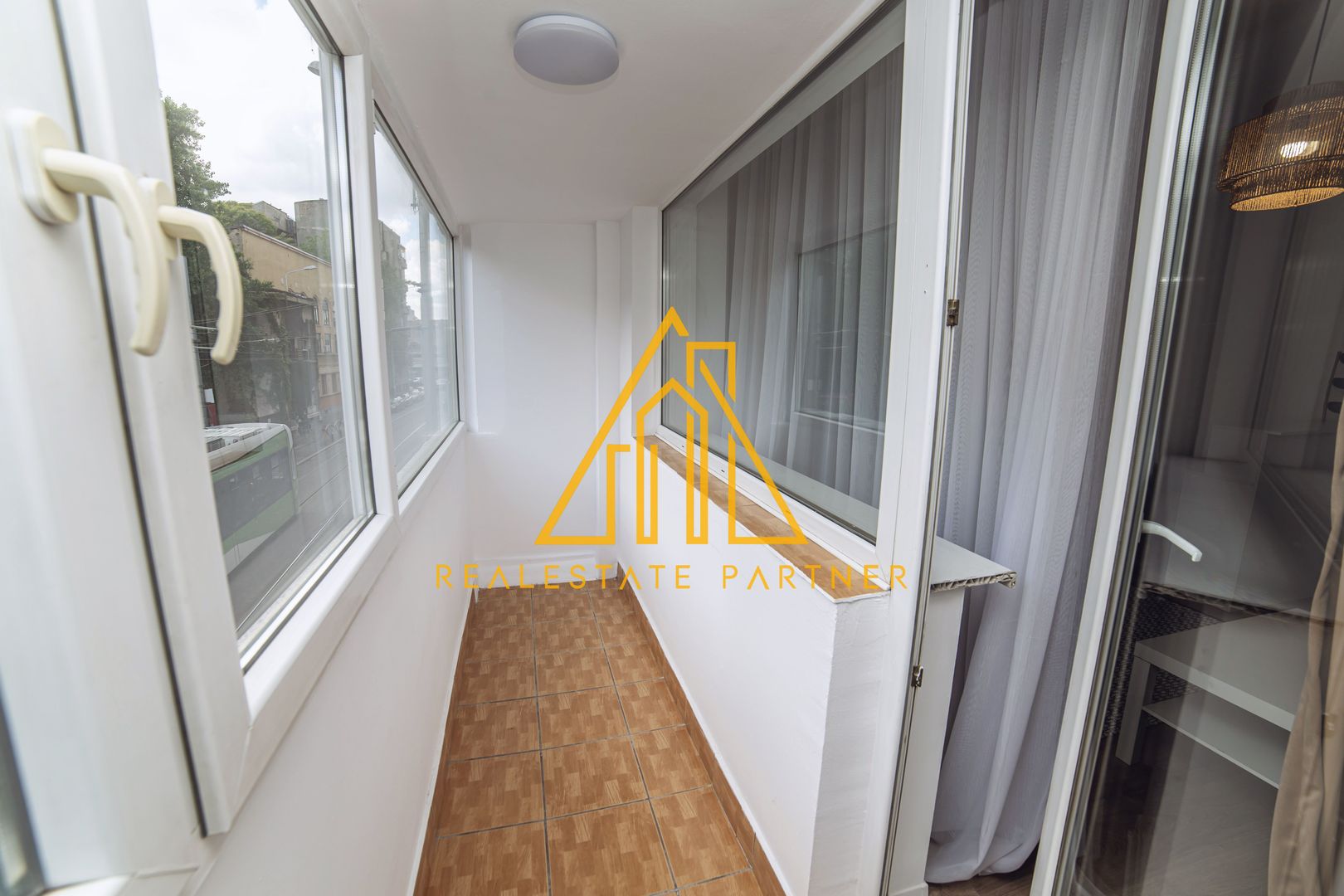 Apartament 4 camere renovat, central, ideal rezidențial sau activitate business - Poză 23