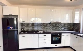 Vila cu bucatarie inclusa -otopeni central - Poză 3