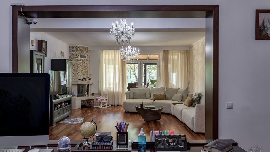 Vilă renovată P+1+M  | Foișor vitrat, grădină și jacuzzi - Poză 4