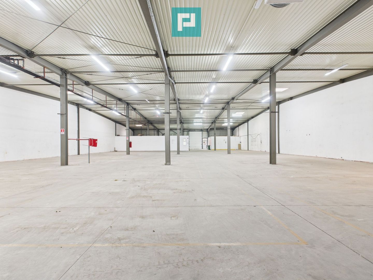 Hală și spații de birouri în Arad - Poză 1