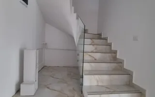 Reședință Modernă cu Finisaje Distinse - Poză 34