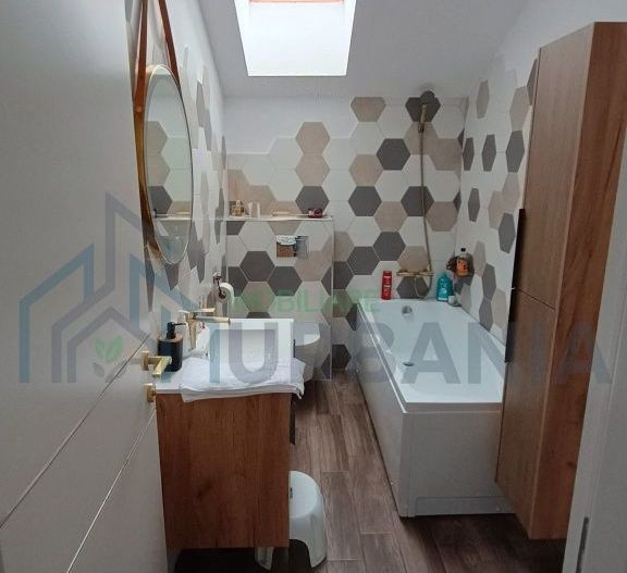 Casă de vânzare în Aroneanu, str. Busuiocului: 4 dormitoare, 3 băi, living open space, suprafață utilă 150 mp, teren 550 mp - Poză 8