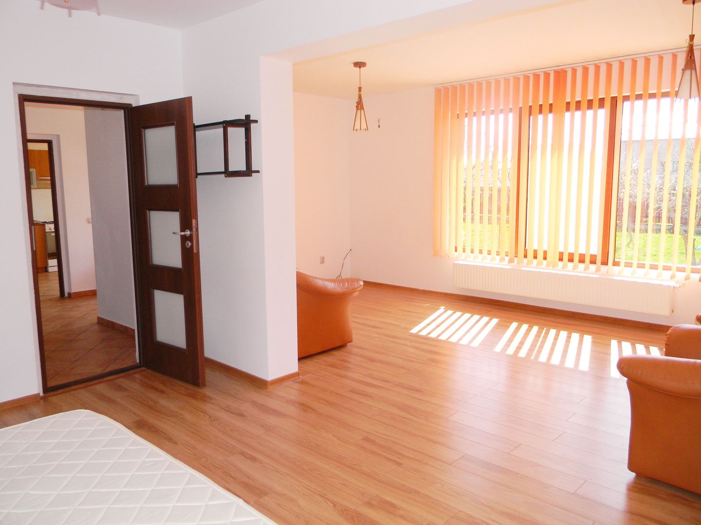 Vila mobilata si teren 1200mpBrasov-Harman - Poză 2