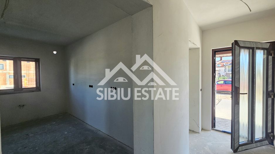 Casa noua 4 dormitoare, spatiu bun pentru familie - Poză 2