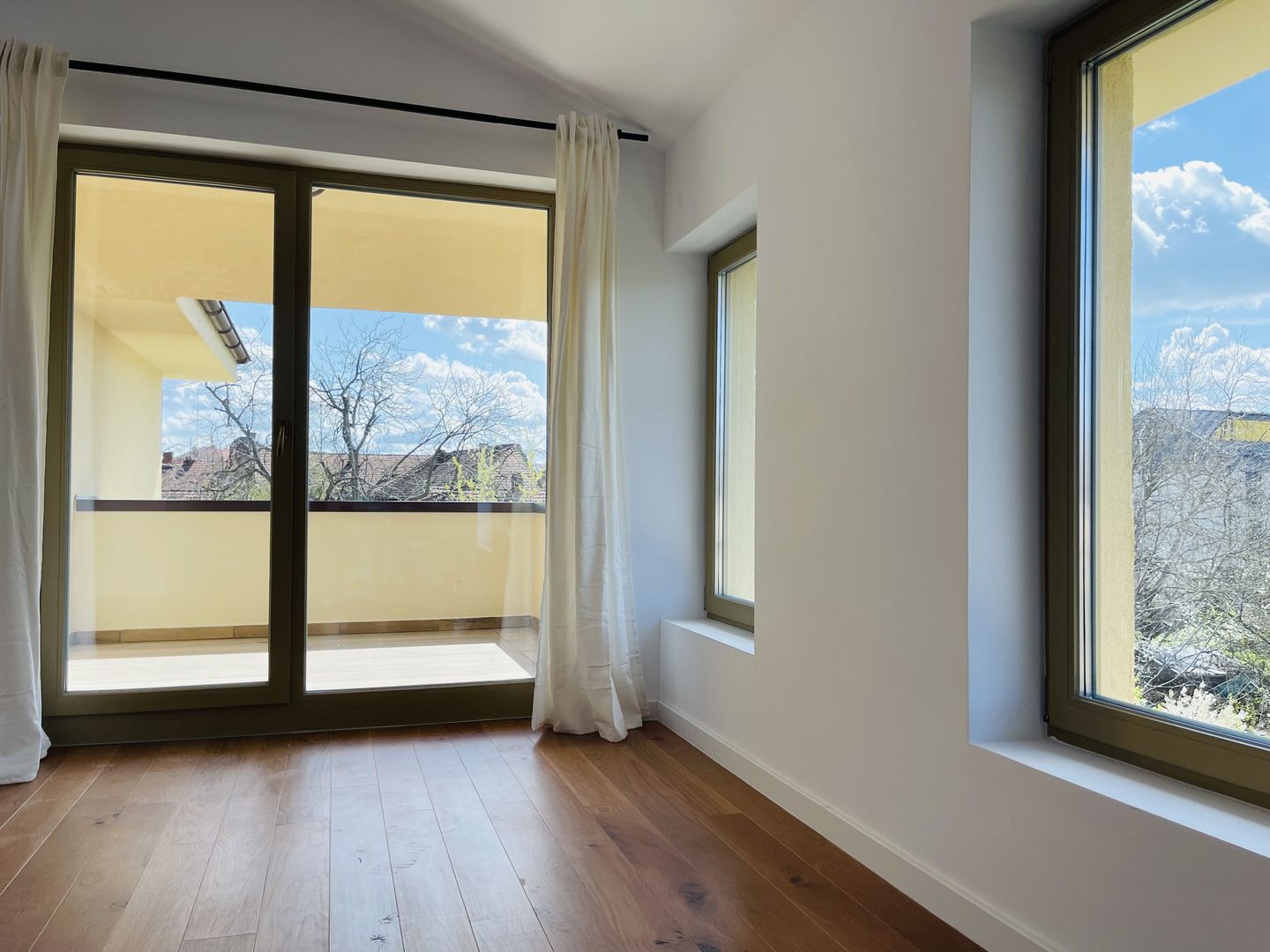 INCHIRIATA - Prima inchiriere, Segmentul Lux | Central | Panouri solare - Poză 38