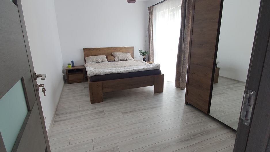 Apartament cu 3 camere, 2 bai, 2 terase, 2 garaje, in cartier Europa - Poză 13