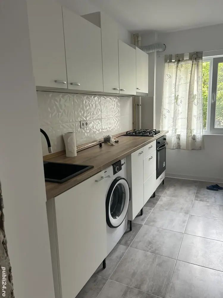 De vanzare apartament 3 camere renovat total, Rahova/Teius - Poză 1