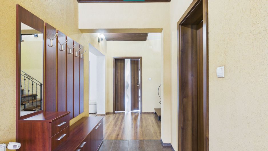 Casă cu 5 camere de vânzare în Curtici – spațiu, - Poză 5