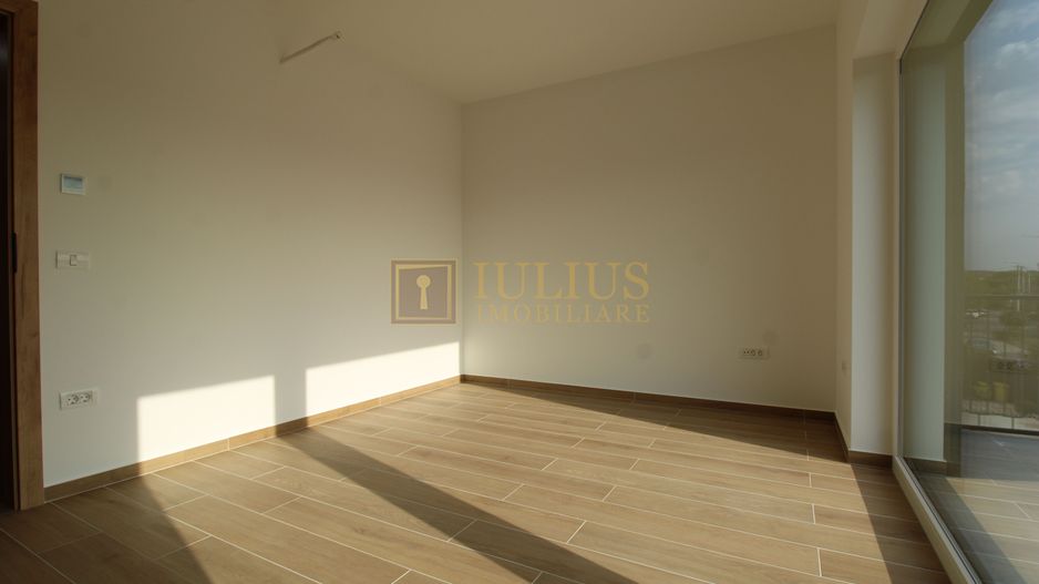 Casa zona Lunei, 5 camere + 3 bai, centrala proprie, rezidential sau birouri ! - Poză 26