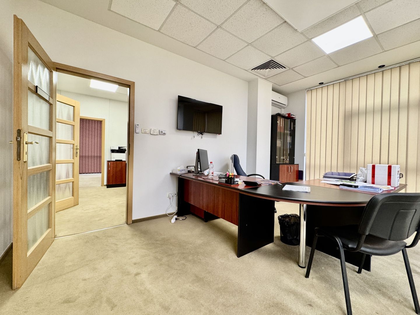 Spațiu pentru birouri langa Funshop Buziașului - Poză 30