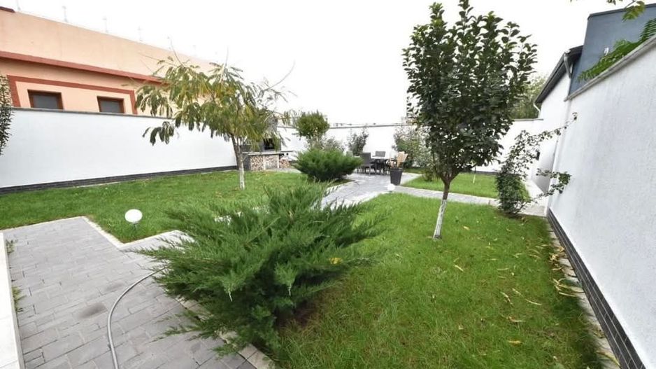 Vila „la cheie” de închiriat în Mazepa, aproape de Faleza Dunării - Poză 1