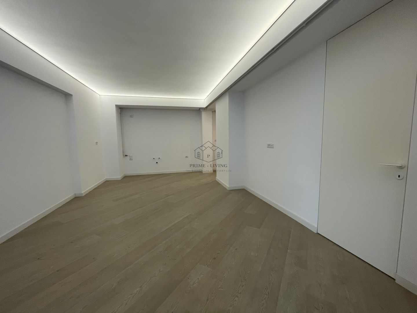 APARTAMENT COCHET CU VEDERE, DE 2 CAMERE LA INCHIRIERE IN CORTINA NORD - Poză 4