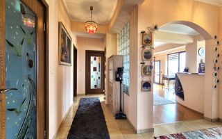 Tractoru, zonă liniștită de case, apartament spațios 3 camere cu garaj - Poză 18