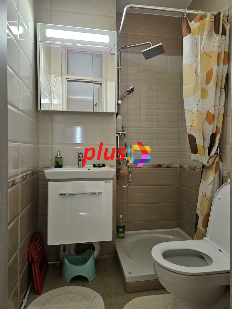 Apartament cu patru camere, zona Calea Bucuresti - Judetean 100 MP - Poză 13