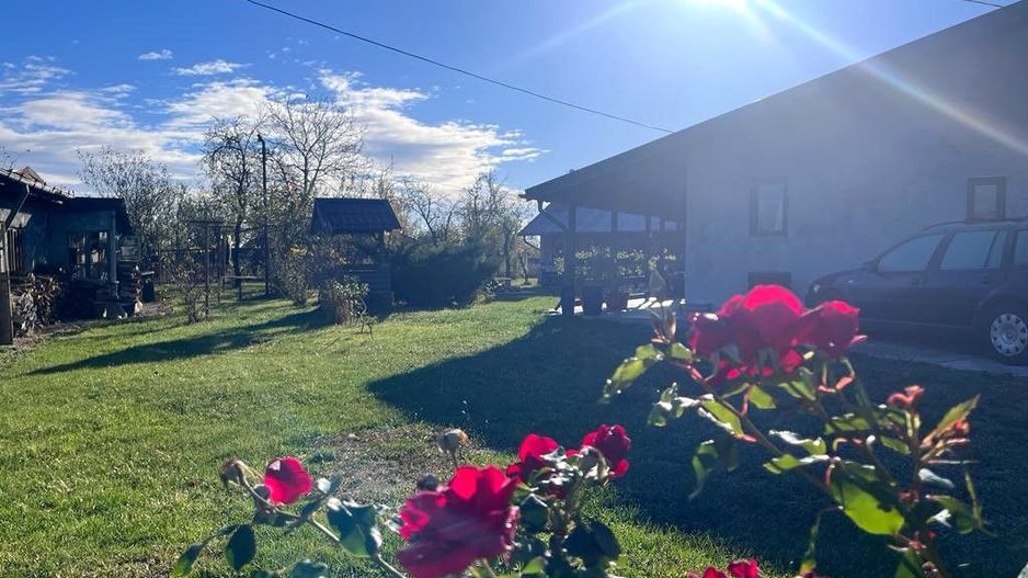 Aproape de oras! Vanzare casa cu 4 camere in Gura Ocnitei! - Poză 2