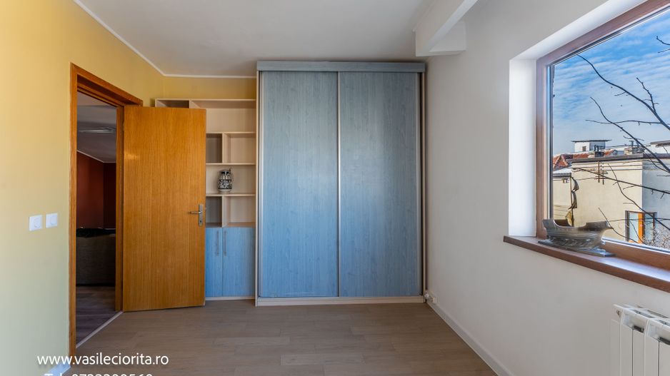 Apartament 3 camere str.Popa Nan,renovat 155000 eur - Poză 2