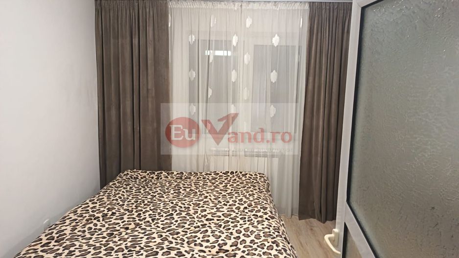 De vanzare apartament 3 camere – Micro 40 – Parter cu gradina, 58.000 euro - Poză 2