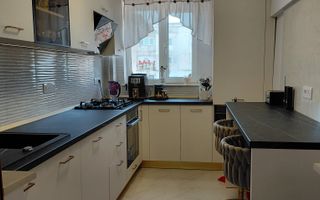 Apartament 4 camere, decomandat, etaj 3/4 - IC Frimu - Poză 2