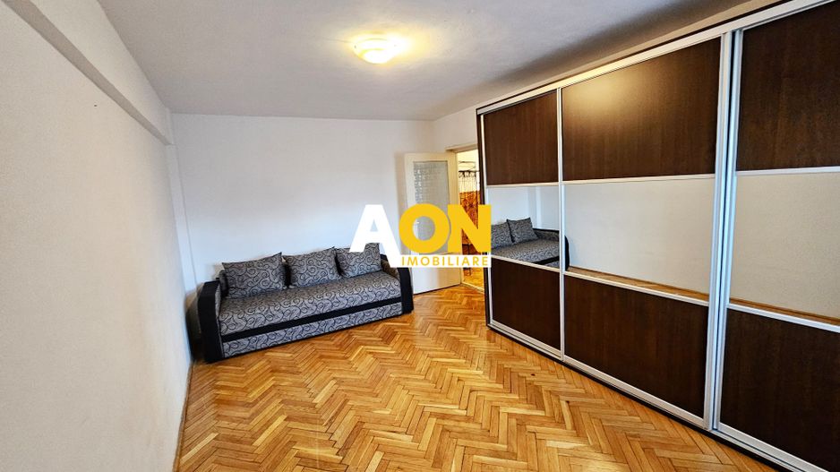 Apartament 2 camere, decomandat, et.3, Cetate, zona Liceului Sportiv - Poză 3