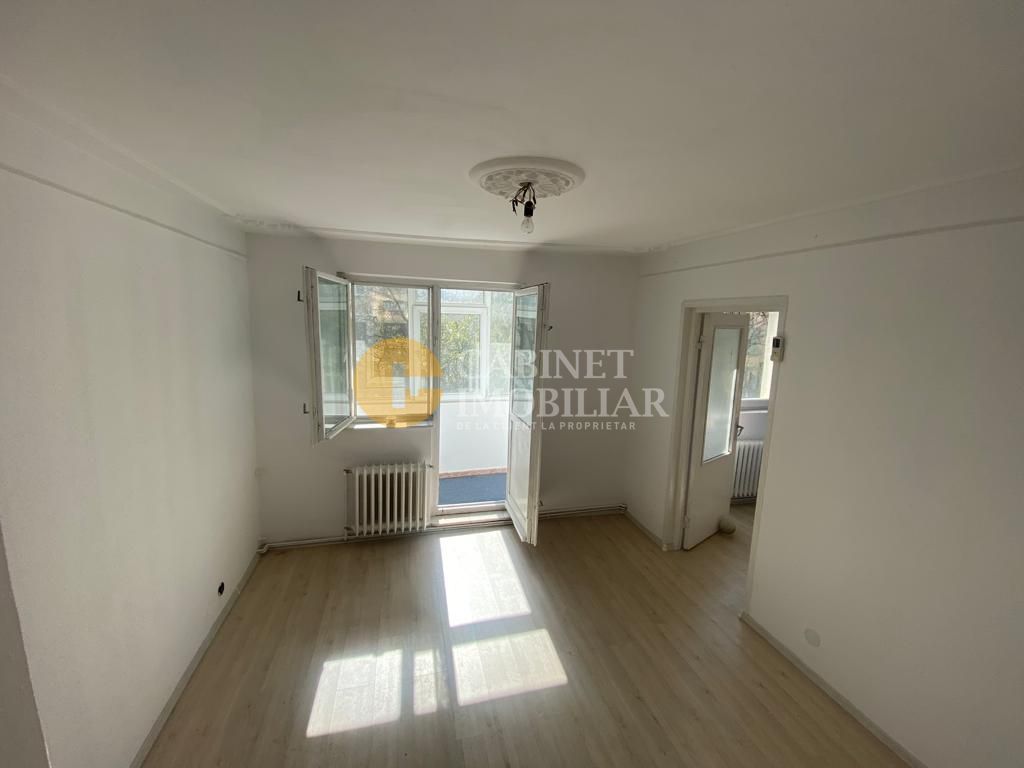 Apartament cu 2 camere pe etajul 1 in zona Alexandru cel Bun- Rond 28 - Poză 1