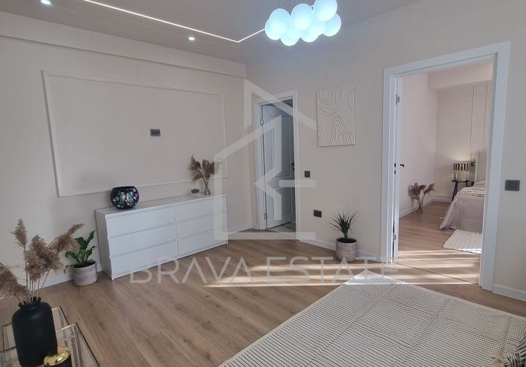 Apartament 2 camere , ultrafinisat,zona semicentrala - Poză 2