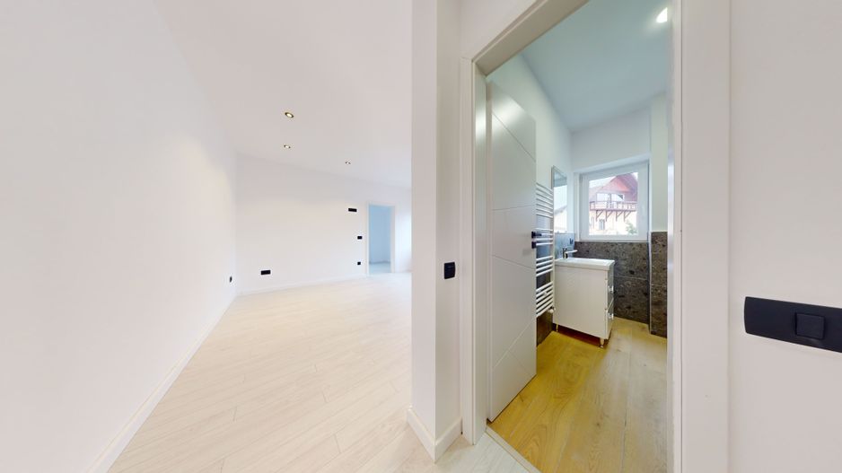 Apartament in vila zona centrala - Poză 18